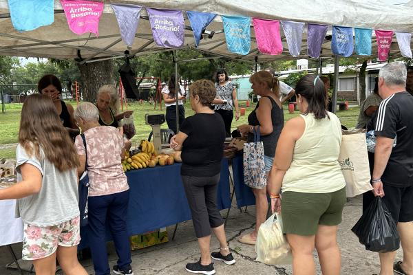 El municipio presenta el Mercado Barrial Itinerante