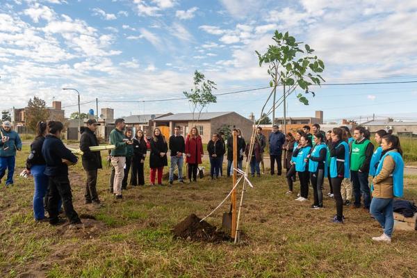 La Secretaría de Ambiente plantó árboles junto a la Fundación Cargill en un sector del distrito Norte